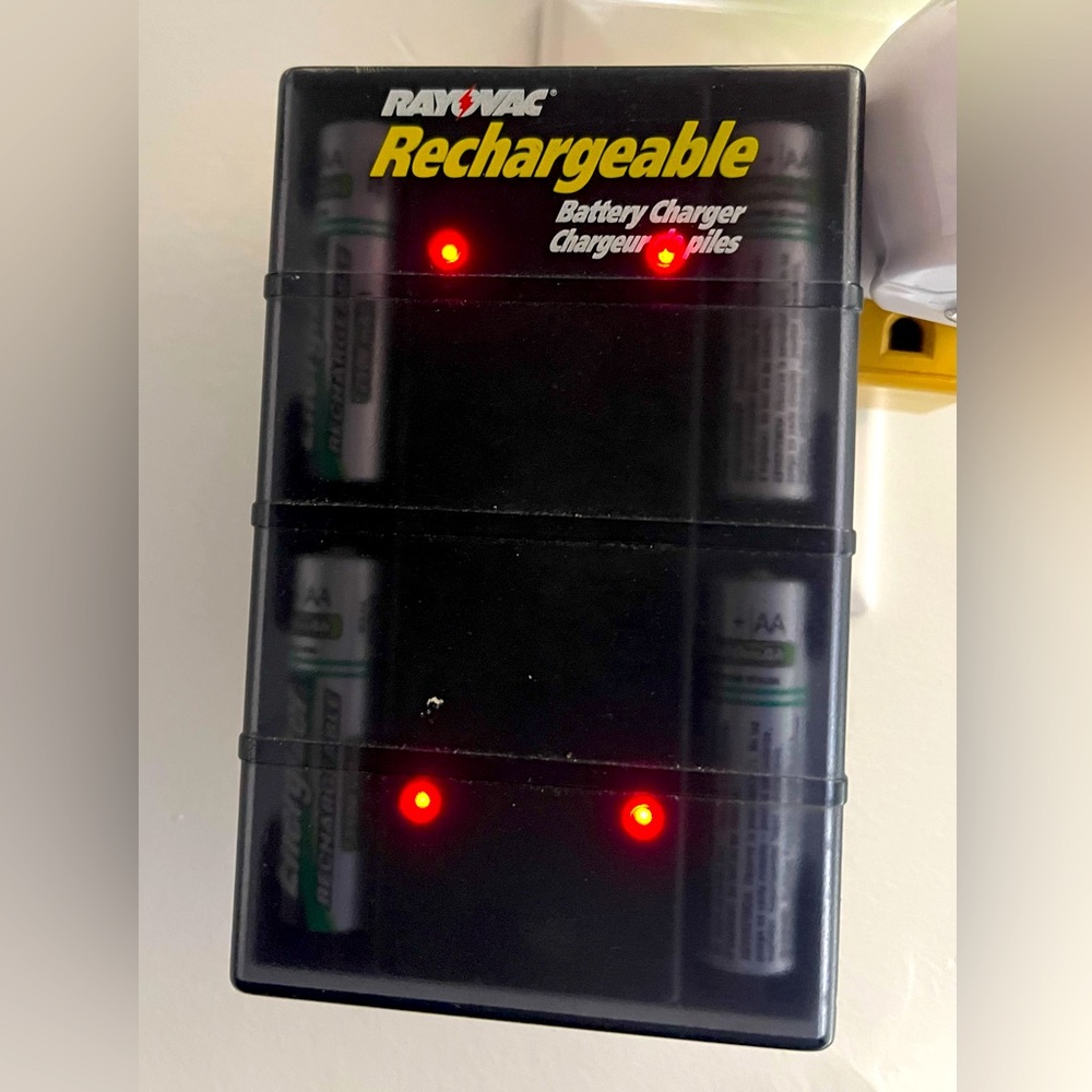 RAYOVAC Rechargeable Battery Charger